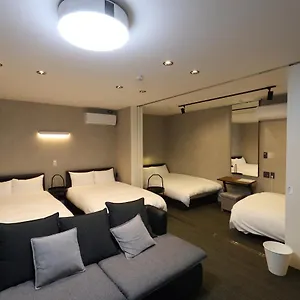 White Crystal Roomb アパート